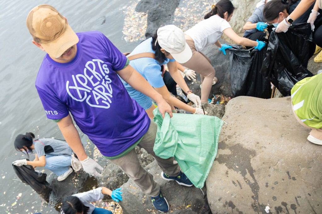 International Coastal Cleanup at SM by the Bay